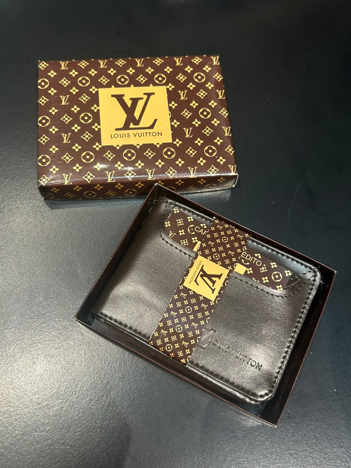 Carteira Louis Vuitton (caixinha personalizada) — Praxedes Griffes